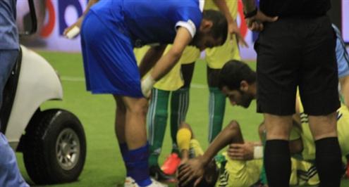 «الصليبي» يواصل ضرب لاعبي العروبة.. وهزازي الضحية الثانية 